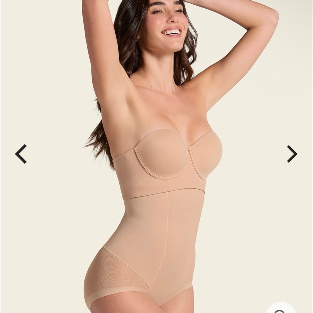 Sheer Highlight
Extra High-Waisted Sheer Bottom Sculpting Shaper Panty